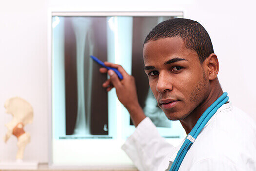 Signs To Look When Seaching For a Spine Surgeon in Santa Monica, CA