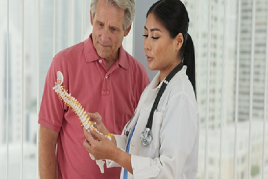 Difference Between a Spinal Surgeon & a Neurosurgeon in Los Angeles, CA