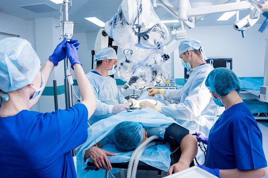 Minimally Invasive Versus Open Spine Surgery in Los Angeles, CA